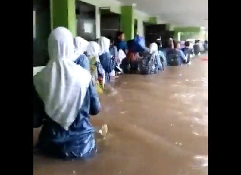 Jakarta Selatan Dikepung Banjir, 3 Siswa MTsN 19 Jakarta Meninggal Dunia