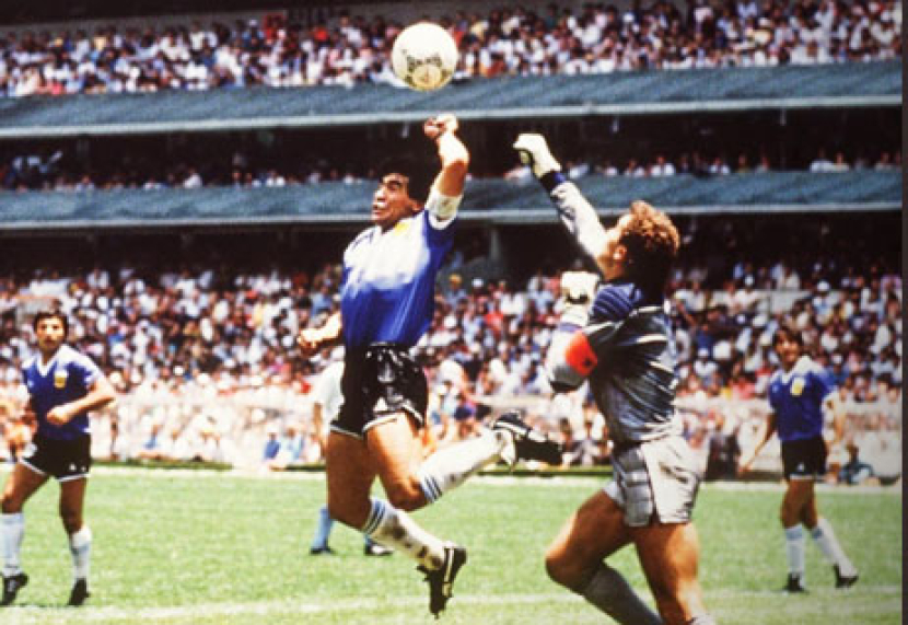 Bola yang Disentuh Maradona saat Cetak Gol 'Tangan Tuhan' Dilelang Rp36 Miliar