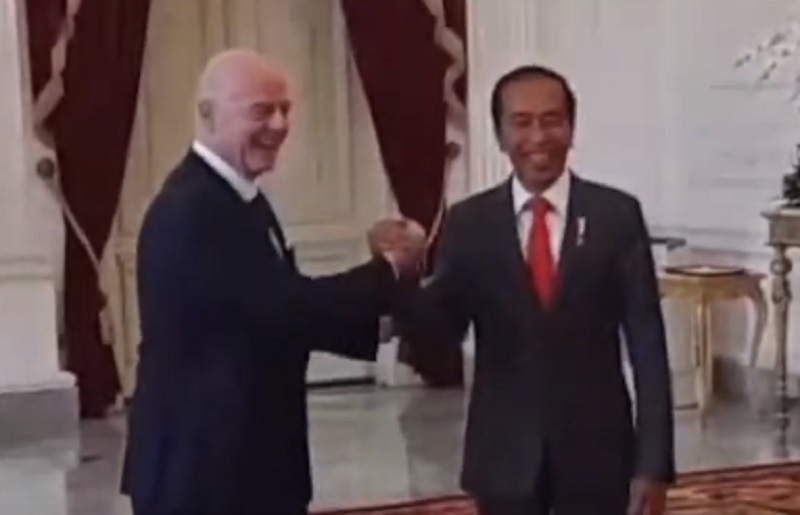 Jokowi Ucap Kalimat Tak Terduga Sambut Presiden FIFA di Istana Merdeka