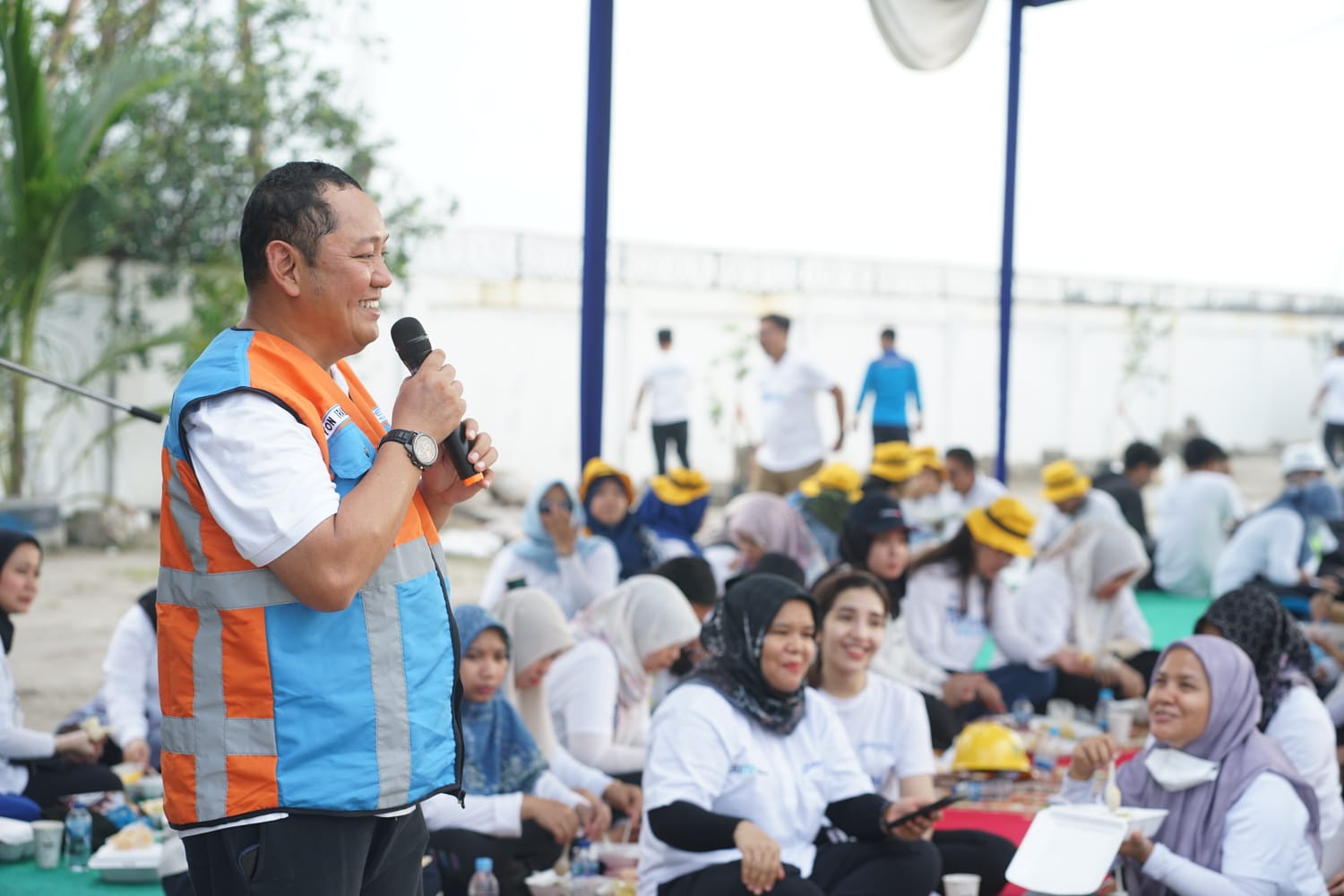 Peringati Hari Dermaga Nasional, SPMT Subholding Pelindo Bergerak Lakukan Aksi Bersihkan Pelabuhan