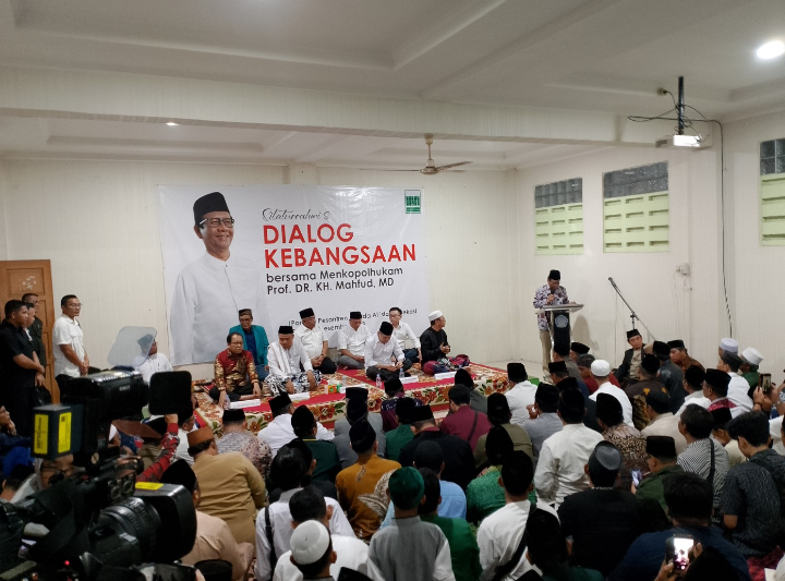 Silaturahmi dan Dialog Kebangsaan di Bekasi, Mahfud MD Ajak Warga Pesantren Berpartisipasi Politik
