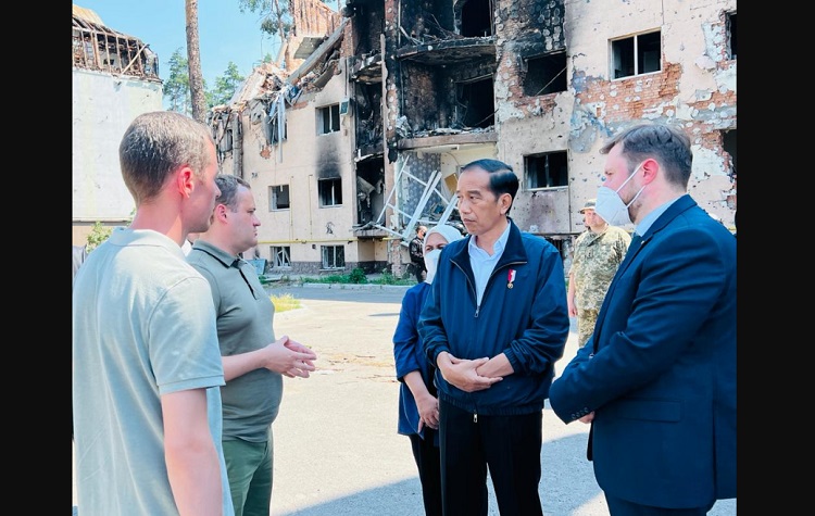 Jokowi Lihat Apartemen Lipky yang Hancur Diserang Rusia: Jangan Ada Lagi Kota yang Rusak di Ukraina 