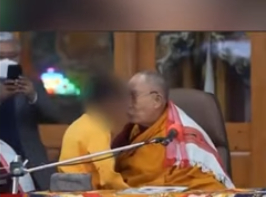 Minta Bocah Hisap Lidahnya, Biksu Dalai Lama Sampaikan Permohonan Maaf