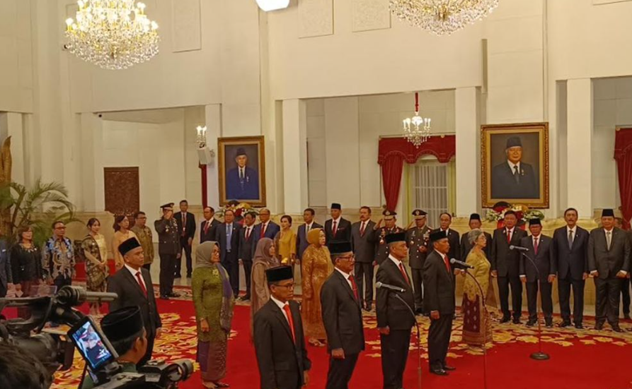 Jokowi Resmi Lantik 9 Anggota Komisi Kejaksaan, Ada Eks Wartawan, Ini Daftarnya