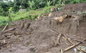 Longsor di Natuna, 27 Rumah Tertimbun, 42 Orang Hilang
