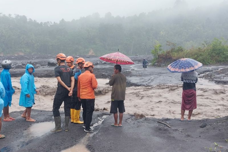 Gempa di Puncak Gunung Semeru Mengakibatkan Banjir dengan Debit Air Besar