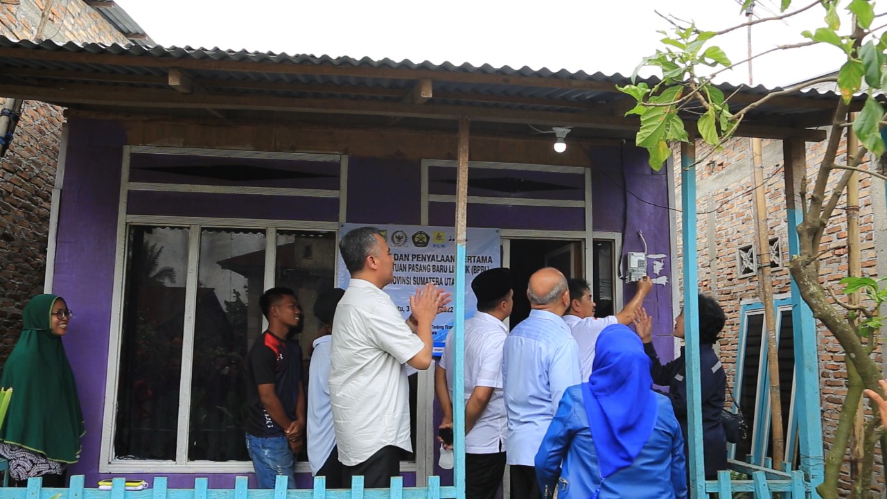 Negara Hadir, 416 Rumah di Kabupaten Batu Bara Mendapat Bantuan Listrik PLN 
