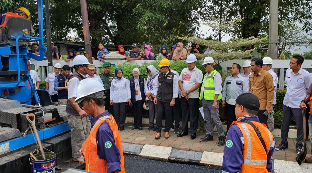 Persiapan Jalur Mudik Jawa Barat, Ridwan Kamil Pantau Langsung Perbaikan Jalanan di Kota Bekasi