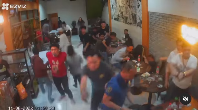 Kocak! Kelompok Pemuda Gagah-gagahan Serang Kafe di Makassar, Tiba-tiba Peristiwa Tak Terduga Terjadi