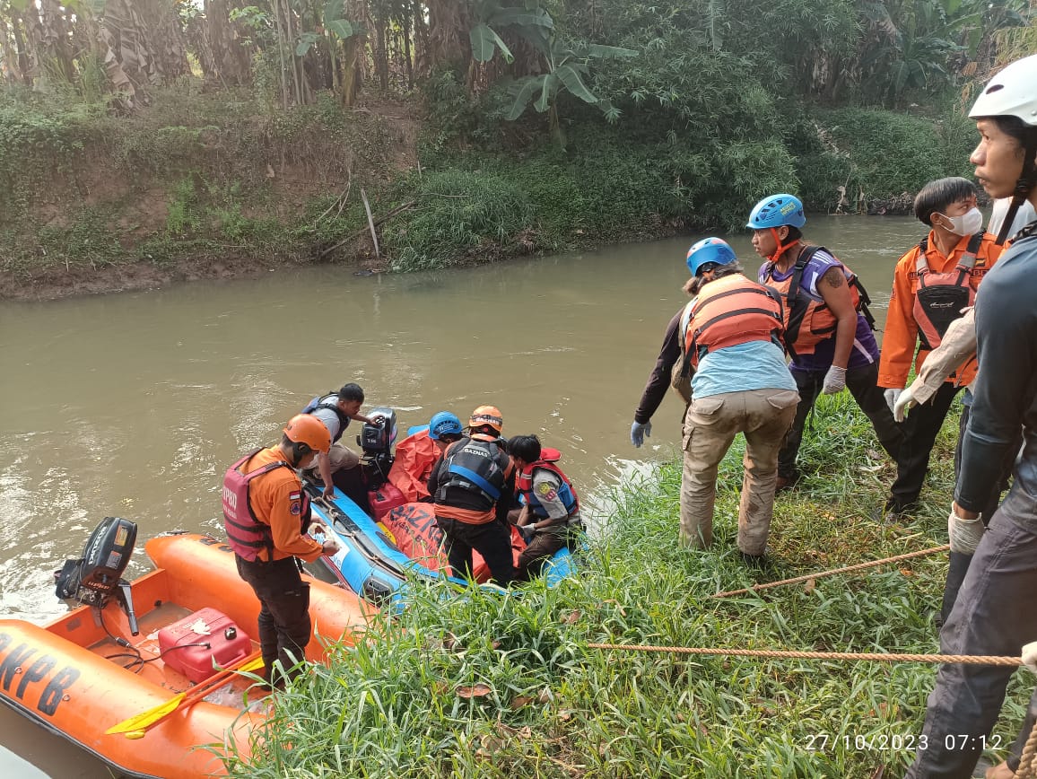 Tenggelam di Kali Cikeas Bekasi Saat Mancing, Jasad Korban Ditemukan Sar Gabungan Tersangkut di Bambu