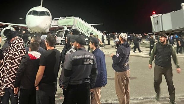 Viral, Ribuan Massa di Dagestan Serbu Bandara dan Hotel Cari Warga Yahudi Israel