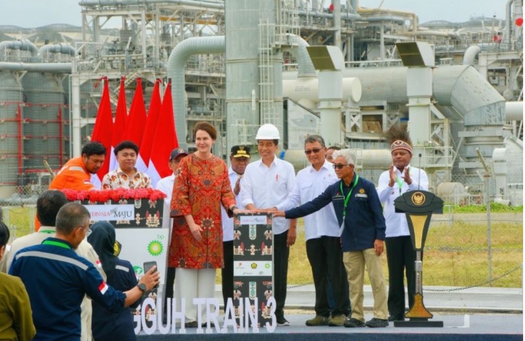 Jokowi Resmikan Proyek Tangguh Train 3 yang Dibangun dengan Investasi Rp72,45 triliun
