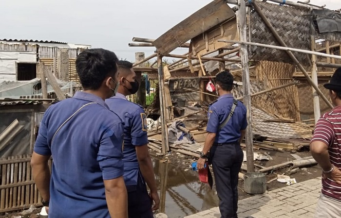 Diterpa Angin Puting Beliung, Sejumlah Rumah Warga di Tangerang Rusak, Satu Roboh