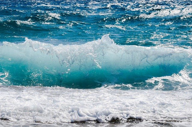Gelombang Laut di Bali Diperkirakan Masih Tinggi Hingga 4 Meter 