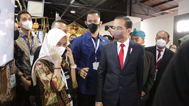 Perwakilan Jaringan Penasihat Anak dan Orang Muda Save The Children, Annisa Kepada Presiden Jokowi: Dengarkan 