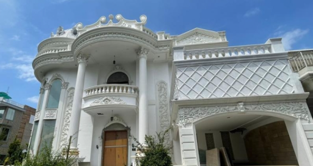 Penampakan Rumah Mewah Indra Kenz Bikin Melongo, Kini Disita Paksa Polisi: Nanti akan Diekspos