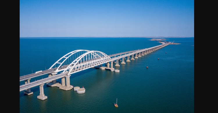 Ngeri, Ukraina Ancam Hancurkan Jembatan Krimea Terpanjang di Eropa