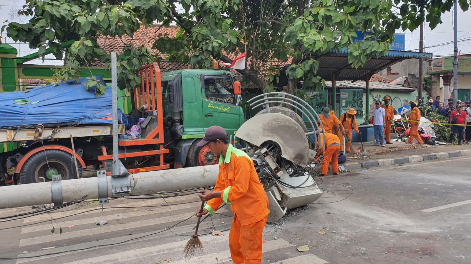 Bikin Ngeri! Ini Foto-foto di Lokasi Kecelakaan Truk Kontainer di Bekasi yang Tewaskan 10 Orang