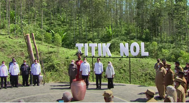 Anies Baswedan Urutan Pertama Menyerahkan Tanah dan Air ke Jokowi di IKN Nusantara  