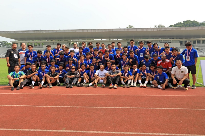 BRImo Future Garuda: Potret Anak Muda Indonesia Latihan Bola Bersama Roberto Carlos, Materazzi, Abidal, Veron