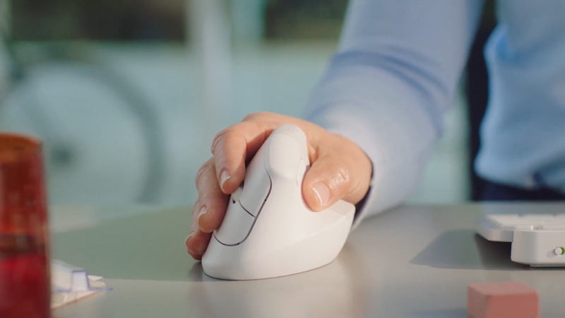 Logitech Perkenalkan Mouse Vertikal, Gak Bikin Pegal Meski Dipake Seharian