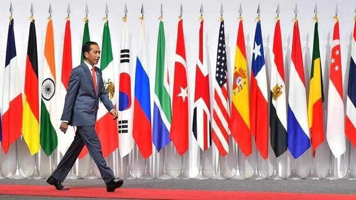 Jauh ke Jerman, Jokowi Bahas Mobil Listrik saat Hadiri KTT G7