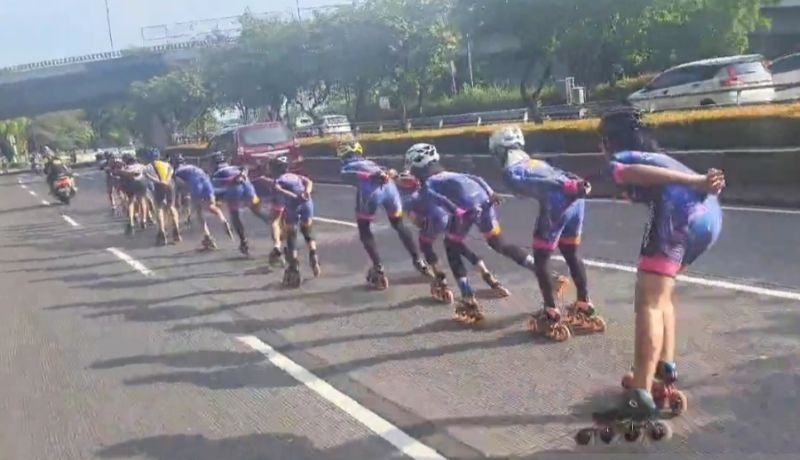 'Dimarahi' Polisi, Ketua Rombongan Sepatu Roda Minta Maaf: Apapun yang Telah Terjadi, Saya Mohon Maaf