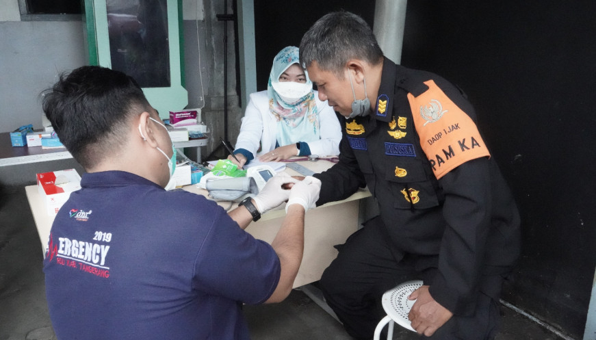 Hadapi Arus Mudik, Petugas KAI di Stasiun Tangerang Jalani Cek Kesehatan