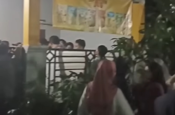 Puluhan Pelamar Geruduk Rumah Calo Penyalur Tenaga Kerja di Bekasi, Polisi: Kita Bawa ke Polres Semua