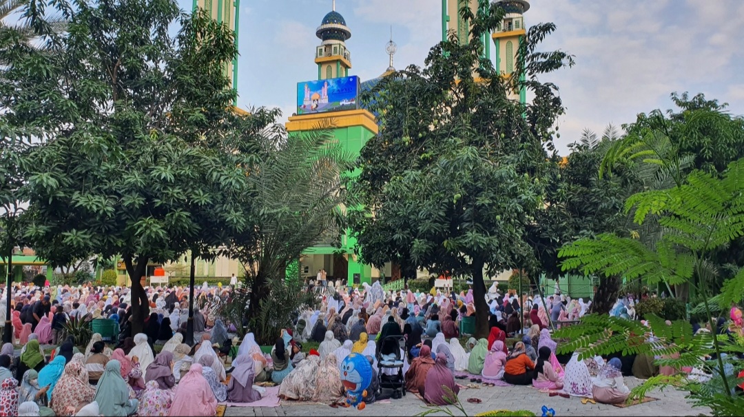 Ribuan Warga Padati Masjid Agung Al-Barkah Kota Bekasi Jalani Sholat Idul Adha 1444 H
