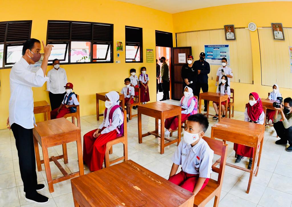 Di Depan DPR, Nadiem Bilang RUU Sisdiknas Berikan Penghasilan Layak Buat Guru