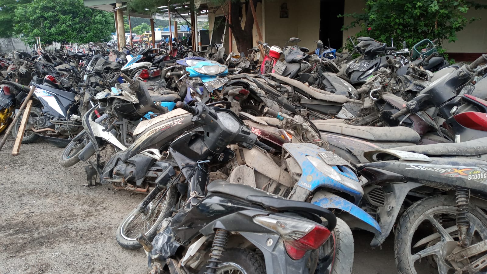 Penampakan Ratusan Motor Bekas Kecelakaan di Polres Metro Bekasi, Tak Ada yang Mau Ambil