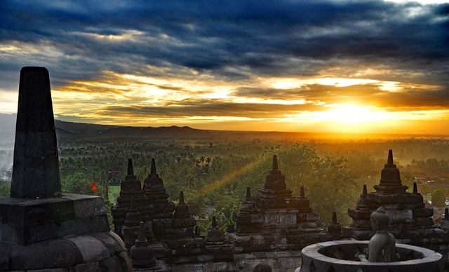 Kepastian Wisatawan Bisa Naik Bangunan Candi Borobudur Terus Dikaji