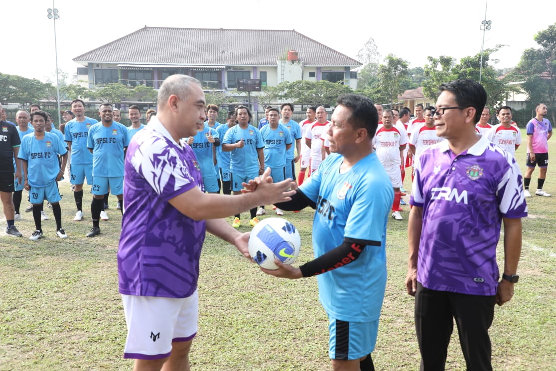 Meriahkan May Day Buruh dan Forkopimda Kabupaten Tangerang Tanding Sepak Bola