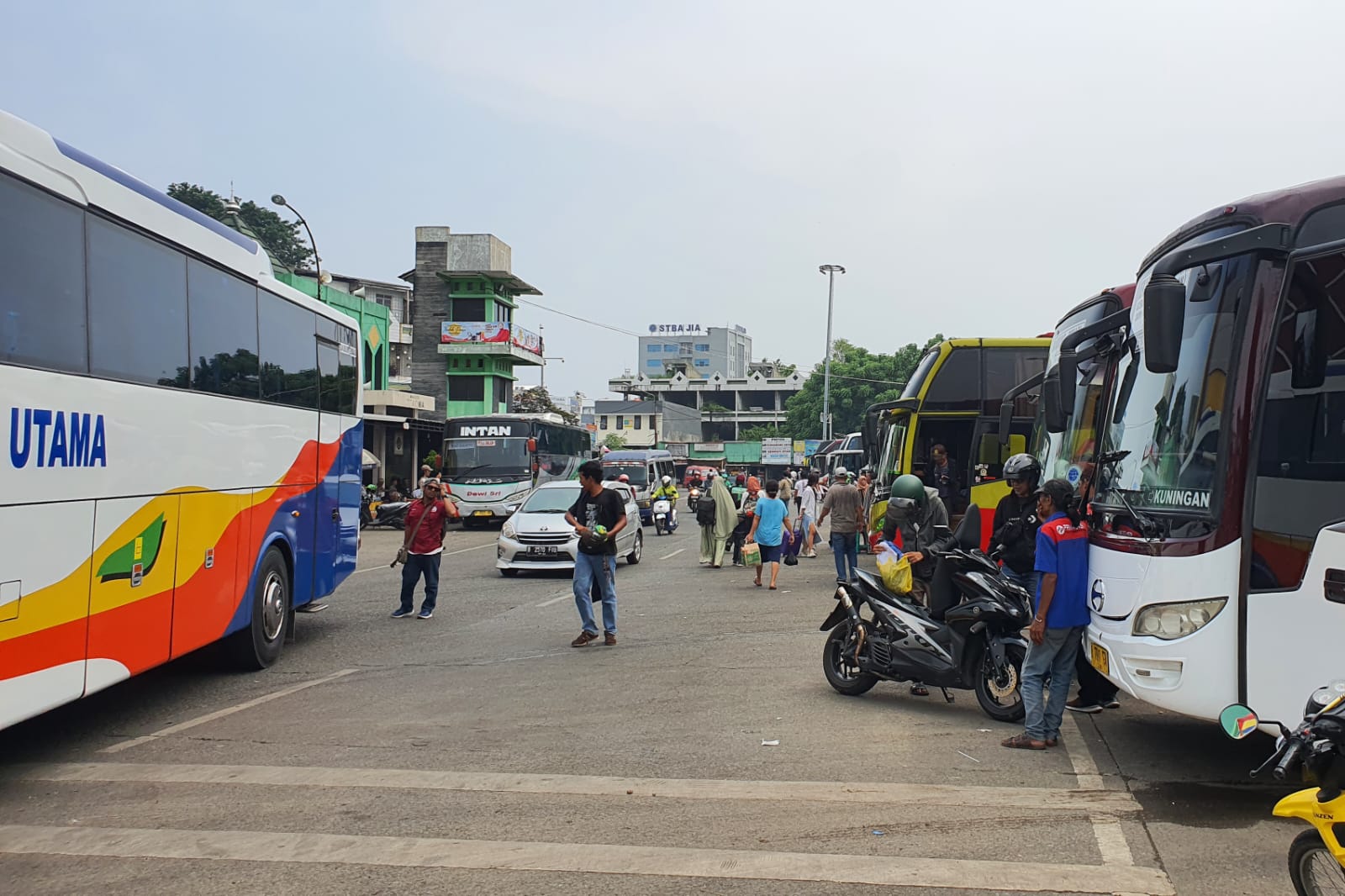 Pemudik Jurusan Jawa Tengah dan Sumatera Mulai Meningkat di Terminal Bus Kota Bekasi