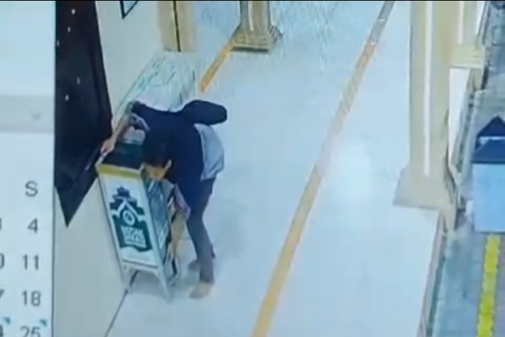 Viral Pencuri Kotak Amal Masjid di Bekasi Terekam Cctv, Kerugian Hingga Jutaan Rupiah