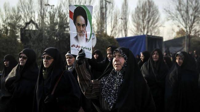 Tolak Mengenakan Jilbab, Wanita Iran Tewas Setelah Ditangkap Polisi Susila
