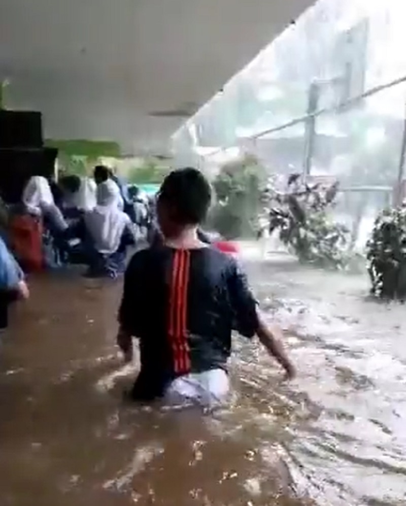 Diduga Akibat Banjir, Tembok MTSN 19 Jakarta Selatan Roboh Menimpa Siswa yang Sedang Bermain