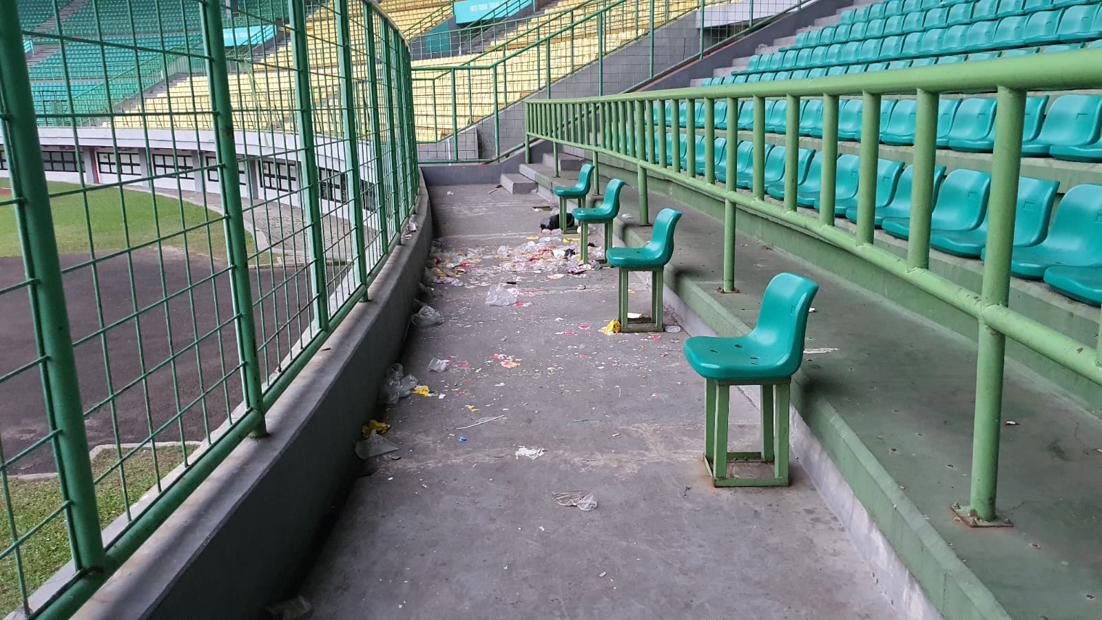 Foto-foto Stadion Candrabhaga Bekasi Usai Kerusuhan Suporter FC Bekasi City Vs PSIM Yogyakarta