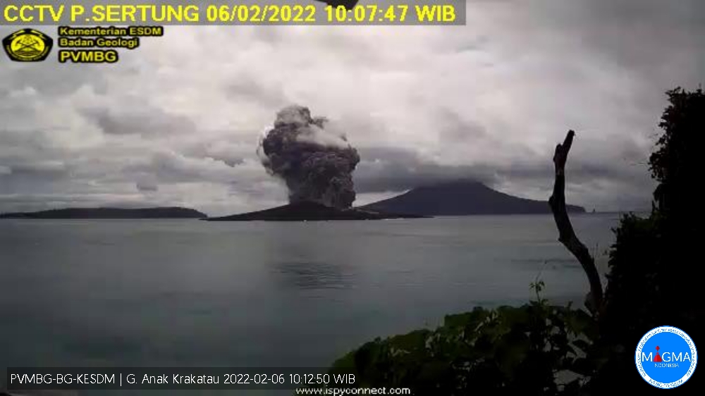 Terbaru! Erupsi Gunung Api Anak Krakatau Tinggi Kolom Abu Capai 1.657 Meter