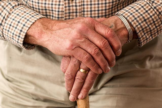 Punya Orang Tua Lansia yang Kehilangan Daya Ingat? Ini Tiga Penyebabnya Menurut Dokter