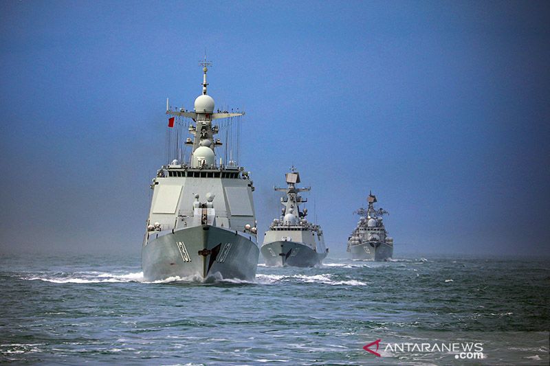 Sumber Rahasia: Kapal Penghancur AS Buntuti Kapal Induk China, Sebelum Biden Telepon Xi Jinping 