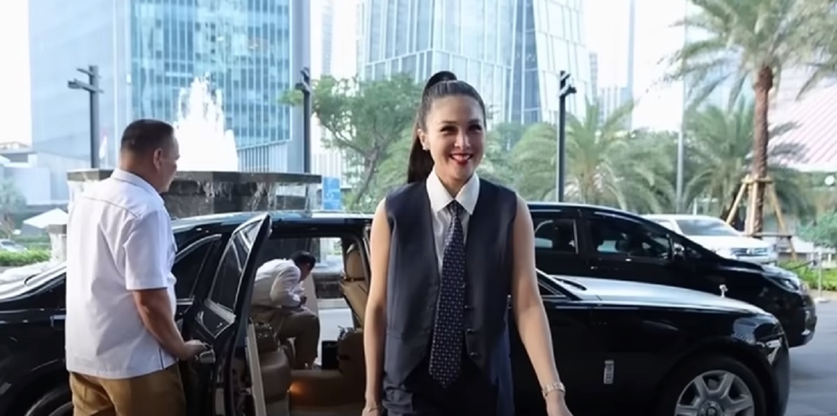 Video Kejagung Sita Mobil Rolls-Royce yang Jadi Kado Ultah Sandra Dewi