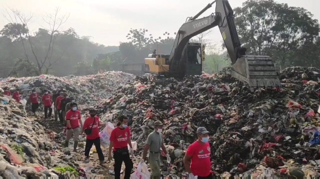 Sebanyak 500 Ton Sampah Diangkut Dari Kali Cikeas Bekasi, Begini Kondisinya