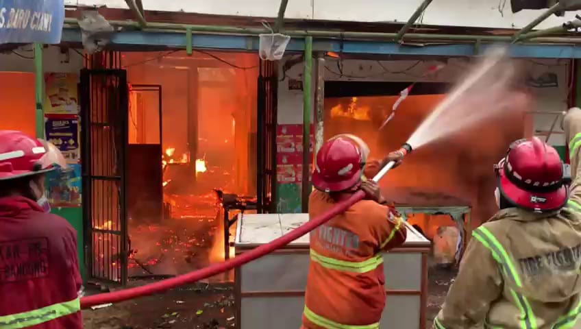 Pasar Ciawi Tasikmalaya Terbakar, 200 Kios Ludes Dilalap Si Jago Merah