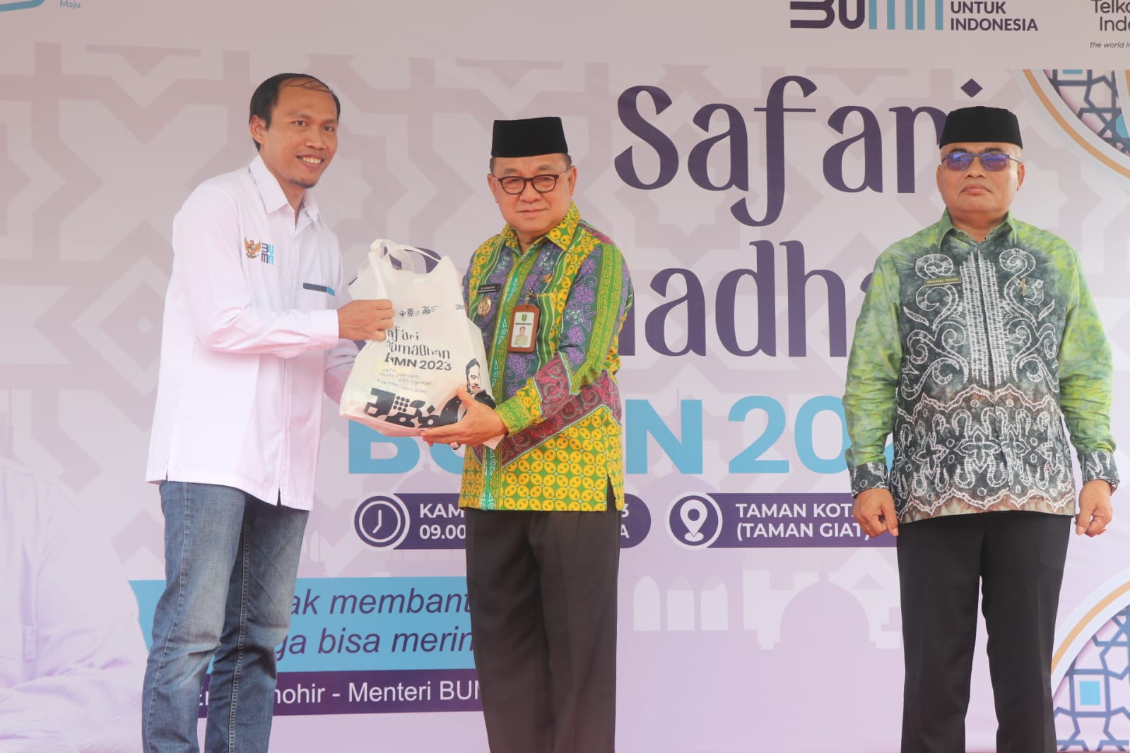 Safari Ramadhan BUMN 2023: Telkom Bagikan 1000 Paket Sembako Murah di Tanjung