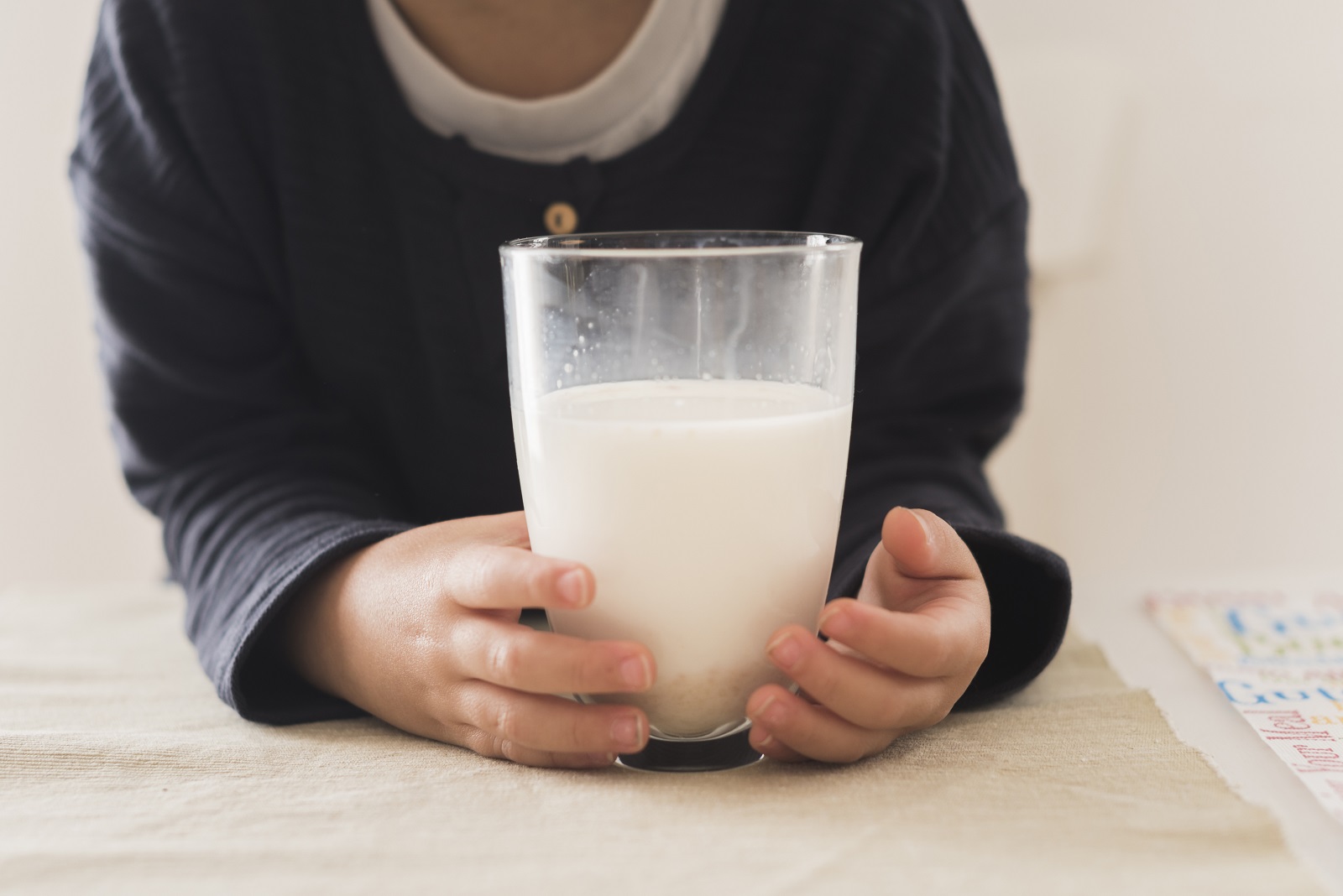Susu Pertumbuhan vs Susu UHT: Mana yang Lebih Baik untuk Tumbuh Kembang Anak, Simak Penjelasan Ahlinya