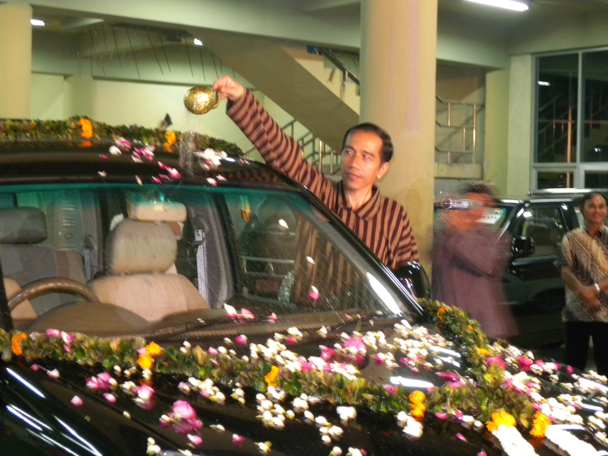 Nyindir Ijazah Palsu Jokowi, Dokter Tifa: Ruwet Seperti Mobil Esemka