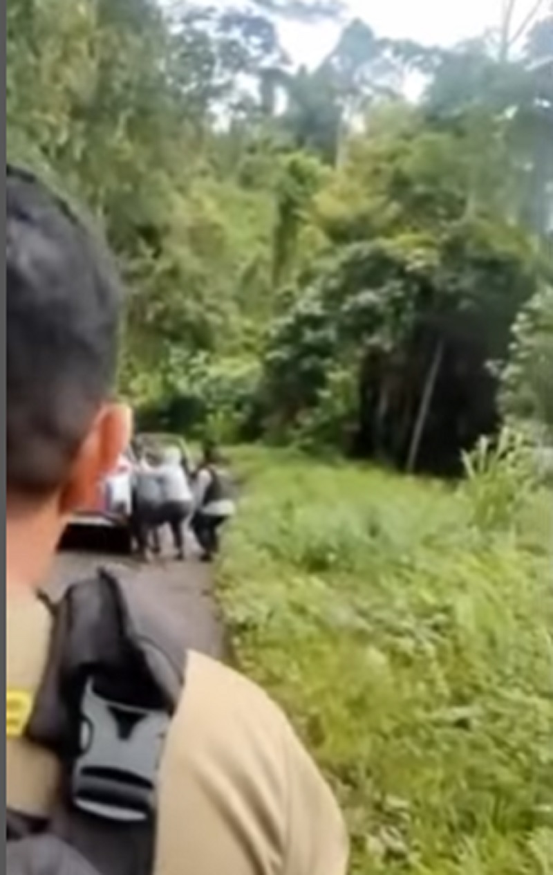 Video Menegangkan KKB Adu Tembak dengan Polisi Selama 1 Jam di Papua