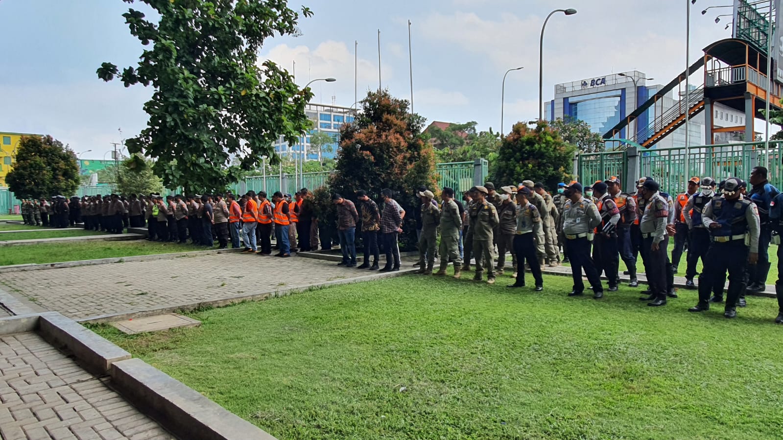 450 Personel Gabungan Diturunkan Guna Pengamanan Laga Internasional Timnas Indonesia U-17 di Kota Bekasi